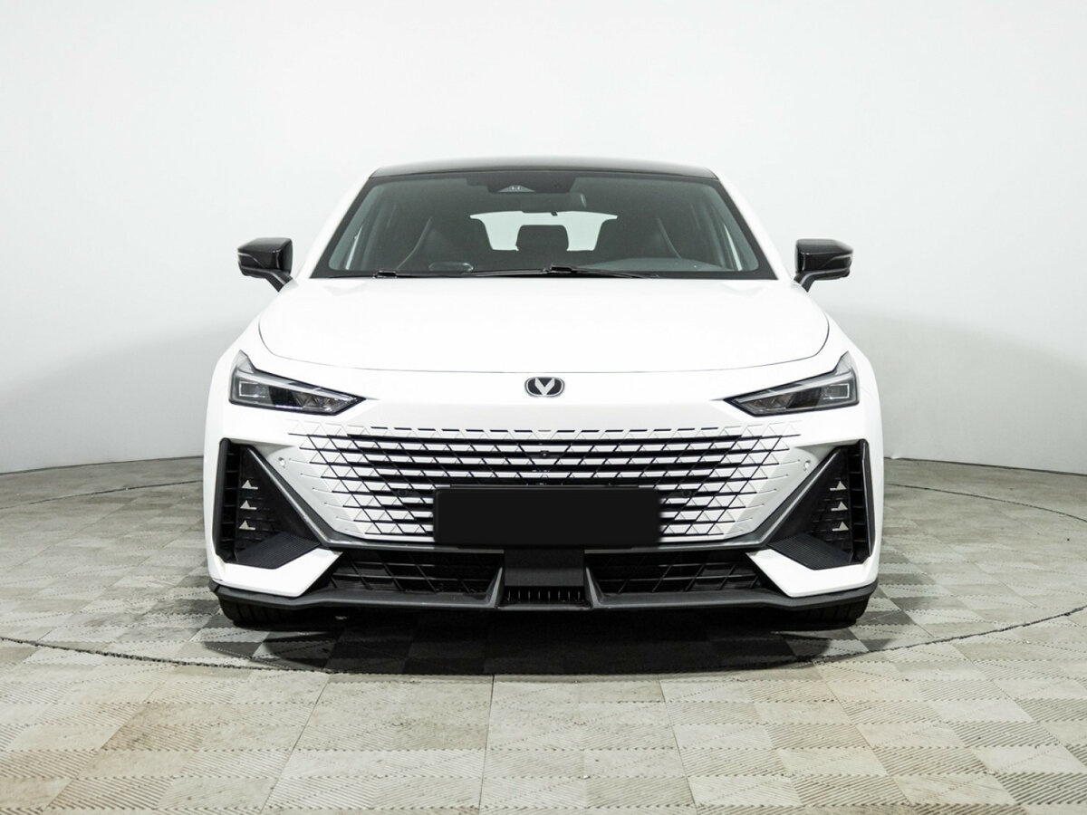 Changan UNI-V с пробегом — 2024 год. Фото: #1