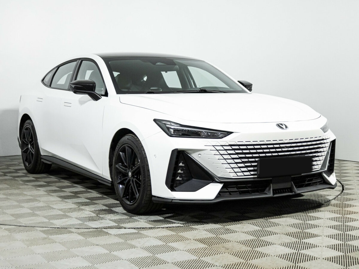 Changan UNI-V с пробегом — 2024 год. Фото: #2