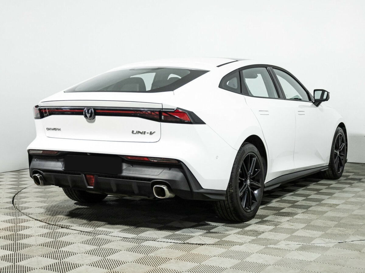 Changan UNI-V с пробегом — 2024 год. Фото: #4