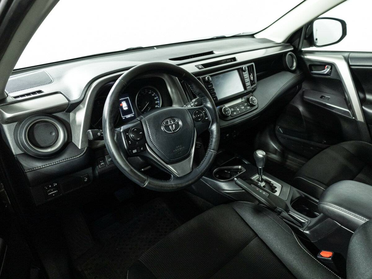 Toyota RAV4 с пробегом — 2018 год. Фото: #8