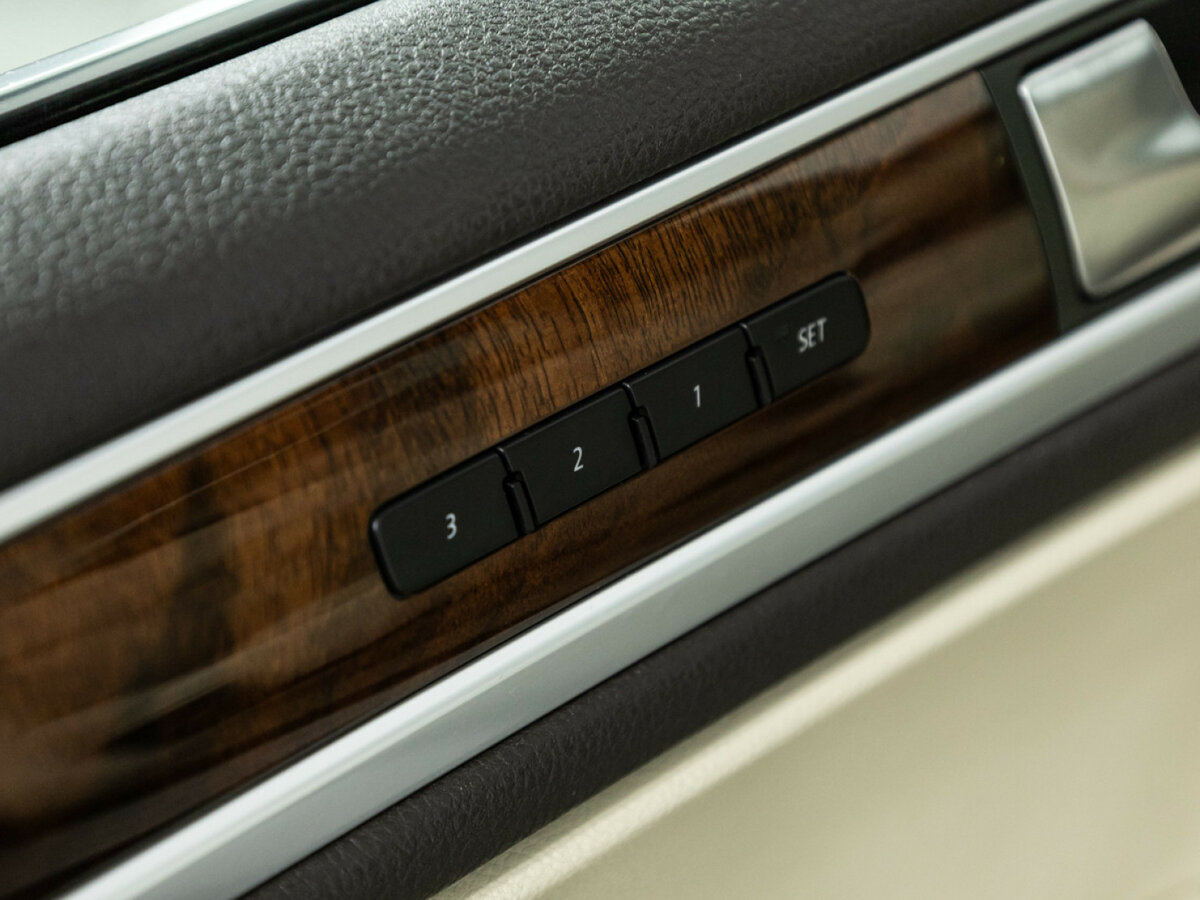 Volkswagen Touareg с пробегом — 2013 год. Фото: #14