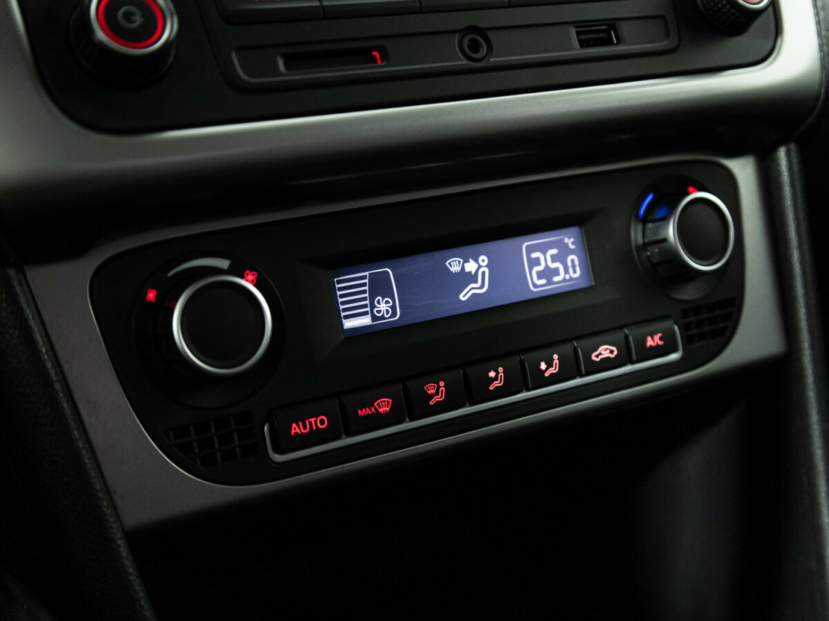 Volkswagen Polo с пробегом — 2016 год. Фото: #14