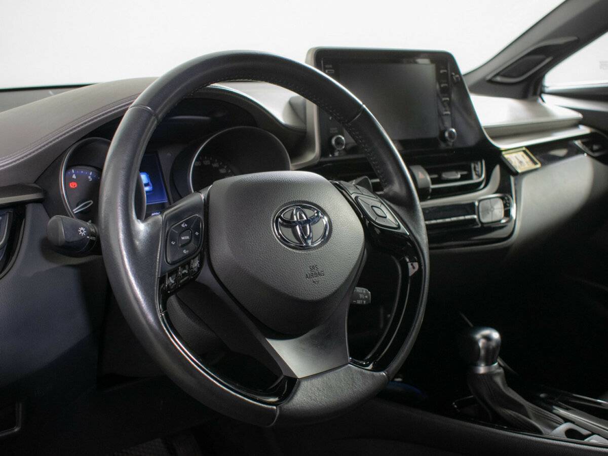 Toyota C-HR с пробегом — 2020 год. Фото: #16