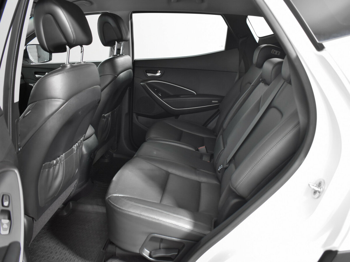 Hyundai Santa Fe с пробегом — 2015 год. Фото: #9