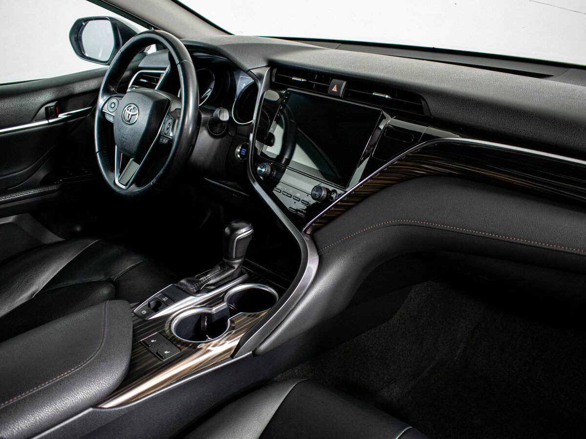 Toyota Camry с пробегом — 2020 год. Фото: #7