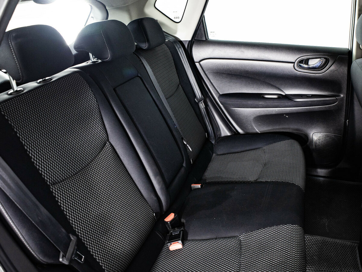 Nissan Tiida с пробегом — 2015 год. Фото: #9