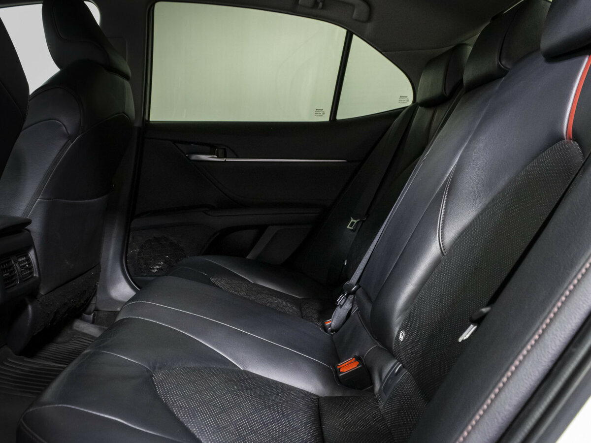 Toyota Camry с пробегом — 2021 год. Фото: #7