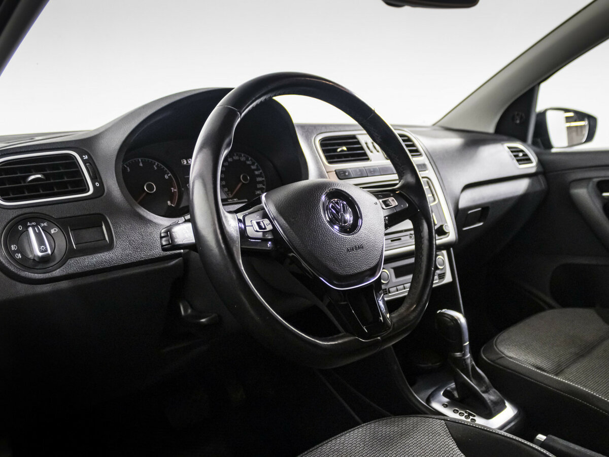 Volkswagen Polo с пробегом — 2018 год. Фото: #10