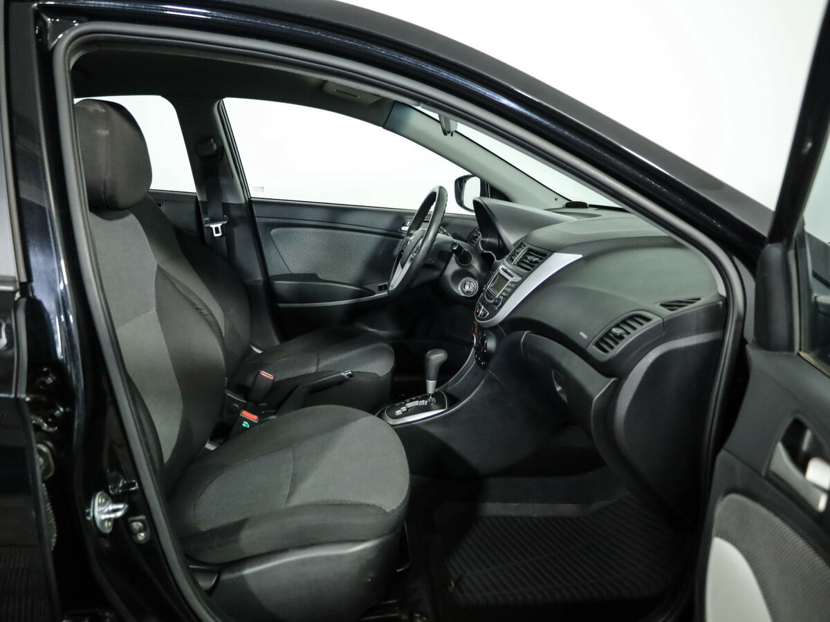 Hyundai Solaris с пробегом — 2013 год. Фото: #23