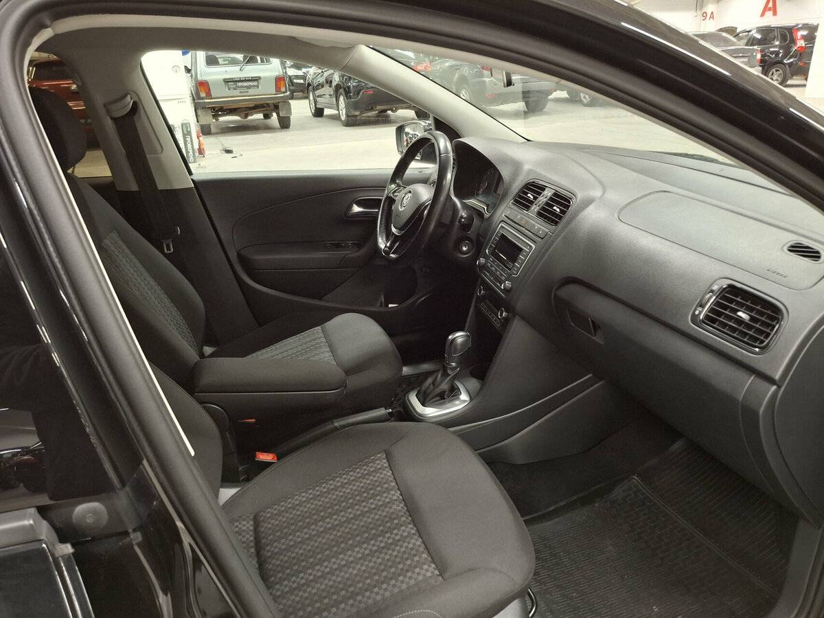 Volkswagen Polo с пробегом — 2017 год. Фото: #10