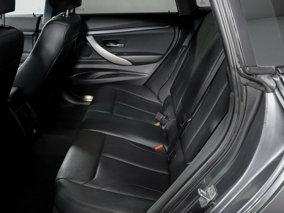 BMW 3 серии с пробегом — 2015 год. Фото: #9