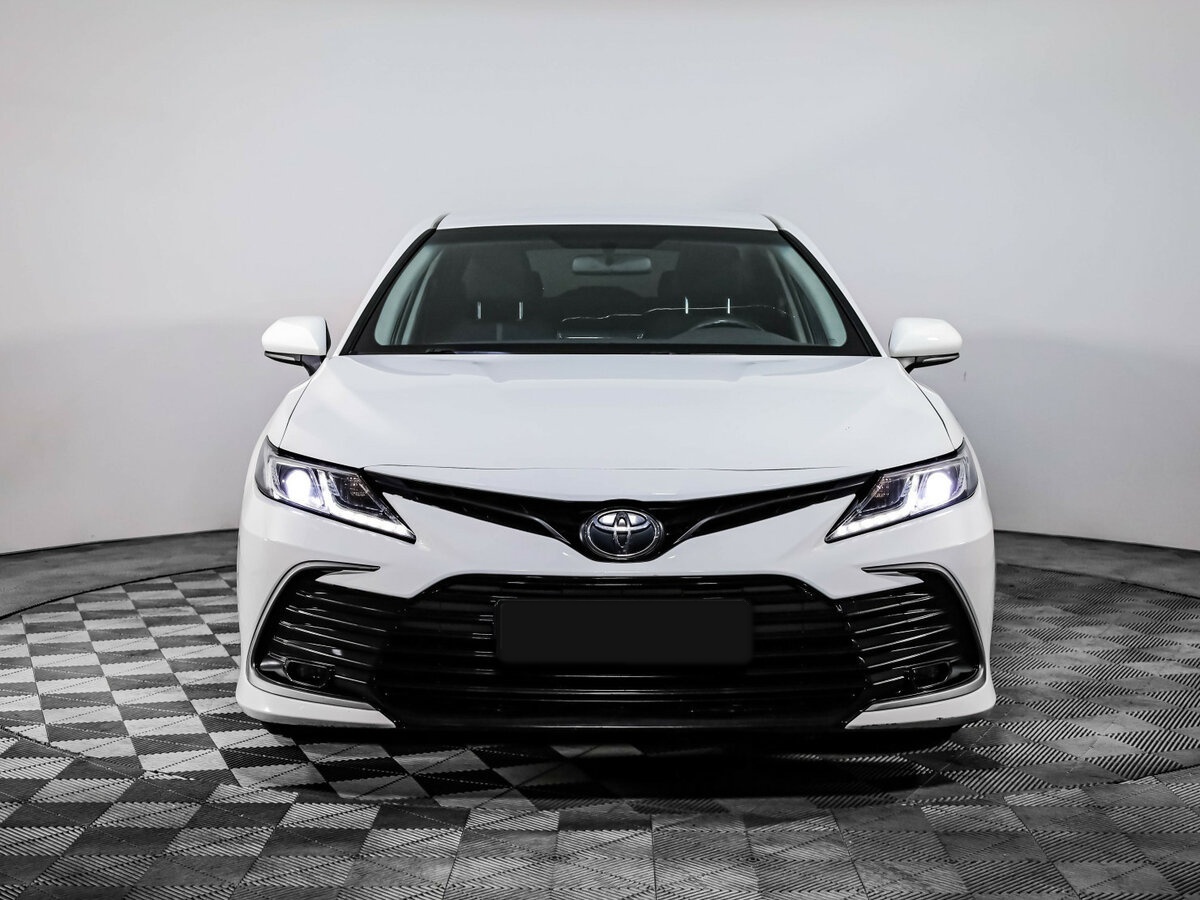 Toyota Camry с пробегом — 2021 год. Фото: #1