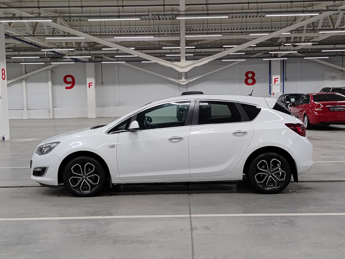 Opel Astra с пробегом — 2013 год. Фото: #7