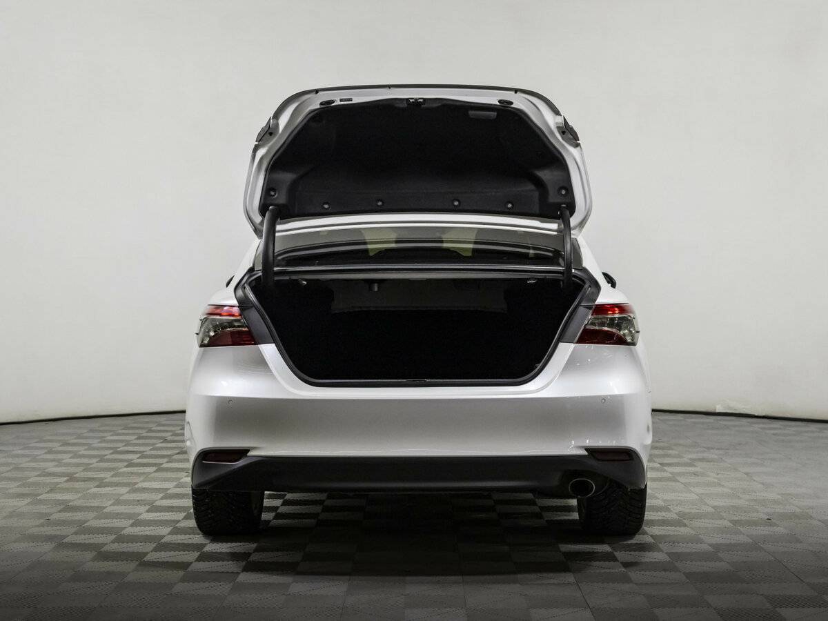 Toyota Camry с пробегом — 2019 год. Фото: #18