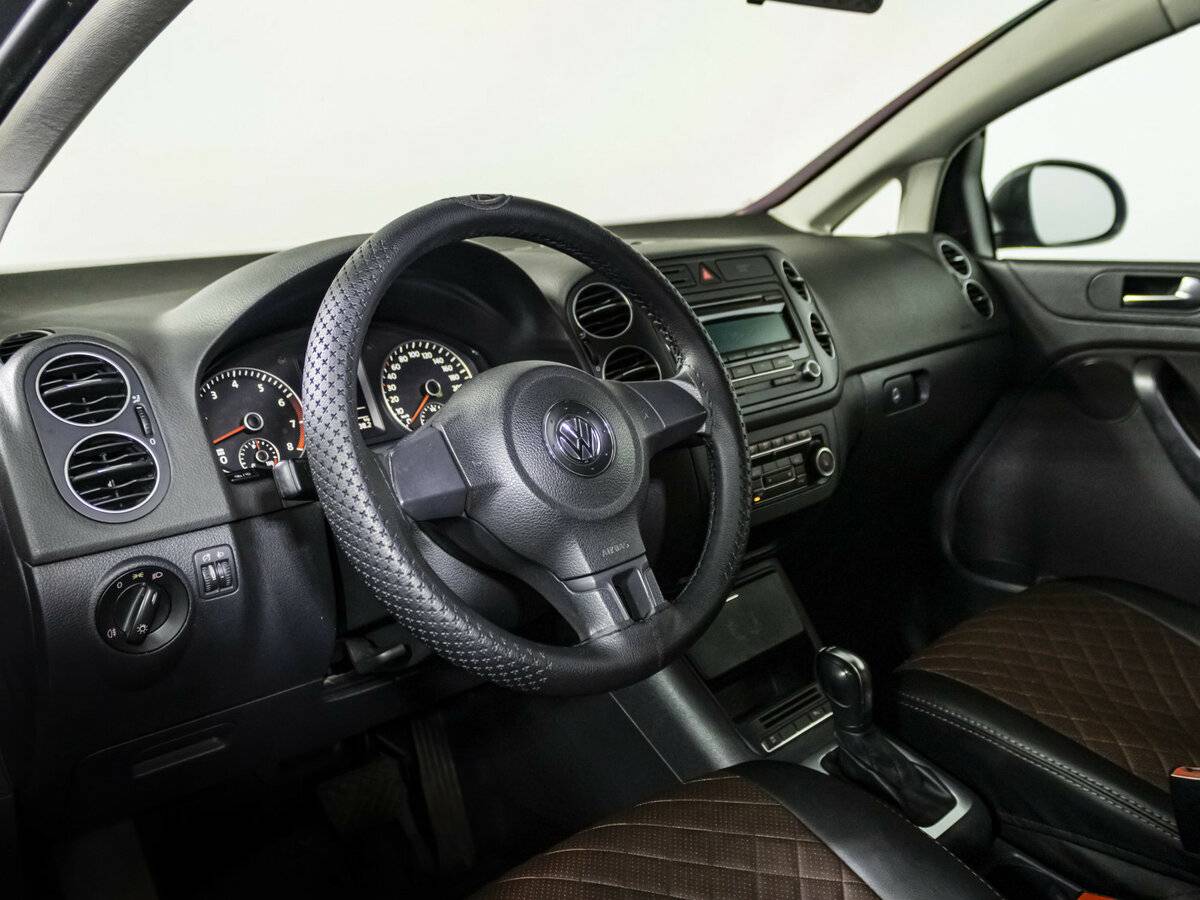 Volkswagen Golf Plus с пробегом — 2013 год. Фото: #7