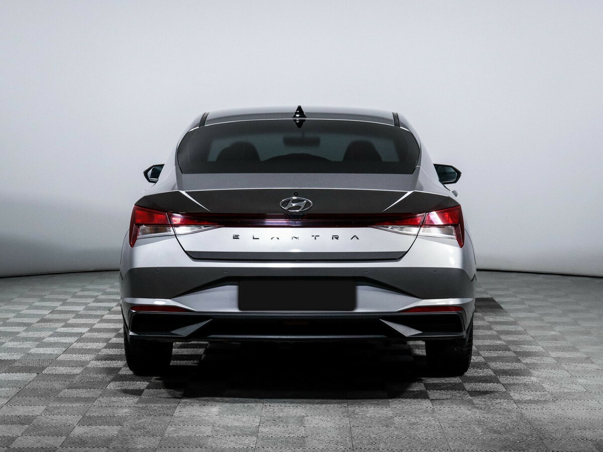 Hyundai Elantra с пробегом — 2021 год. Фото: #4
