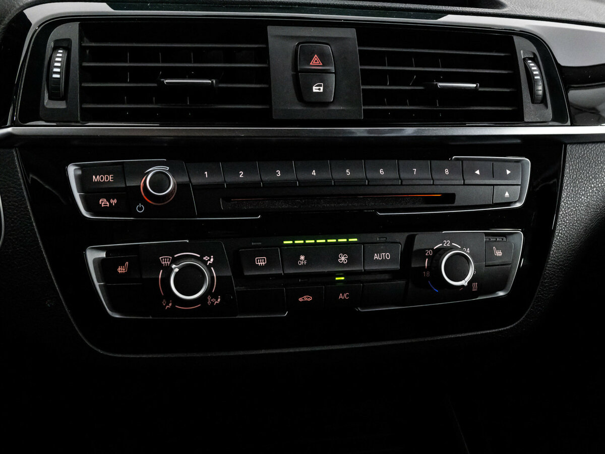 BMW 1 серии с пробегом — 2017 год. Фото: #12