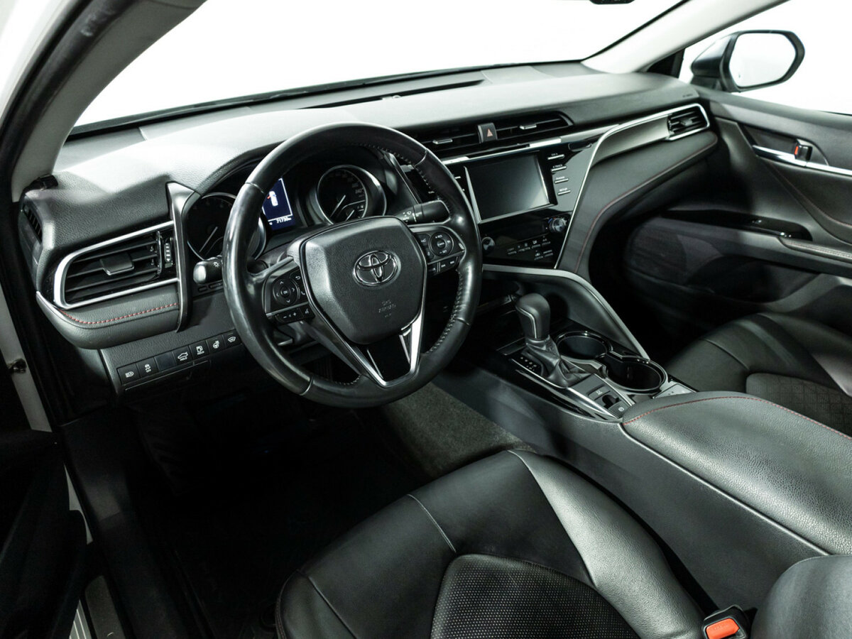 Toyota Camry с пробегом — 2020 год. Фото: #8