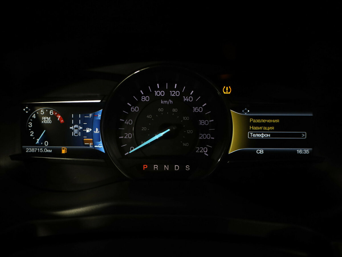 Ford Explorer с пробегом — 2015 год. Фото: #10