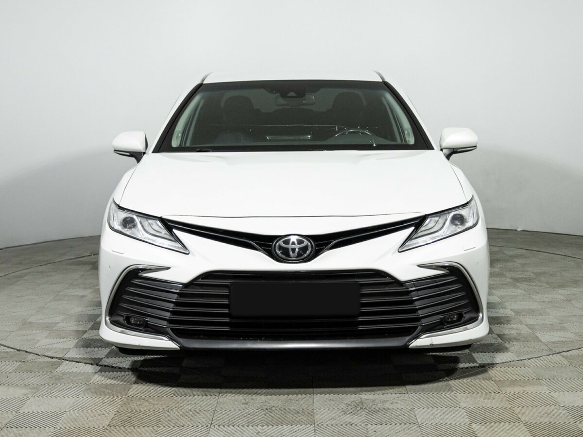Toyota Camry с пробегом — 2021 год. Фото: #1