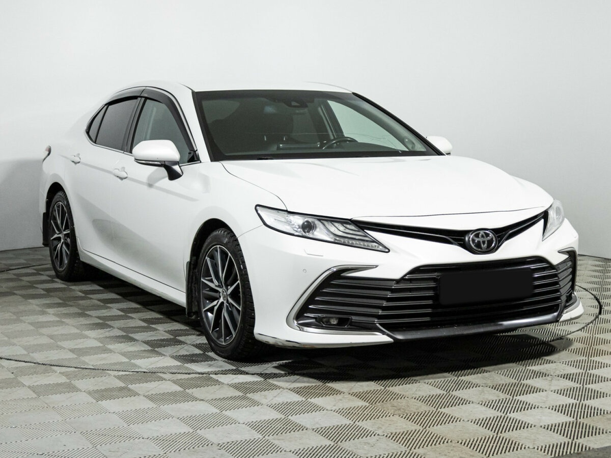 Toyota Camry с пробегом — 2021 год. Фото: #2
