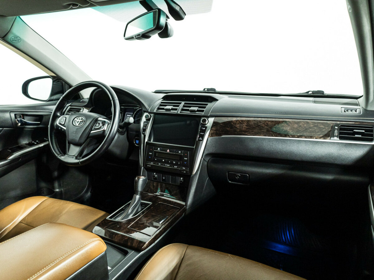 Toyota Camry с пробегом — 2016 год. Фото: #6