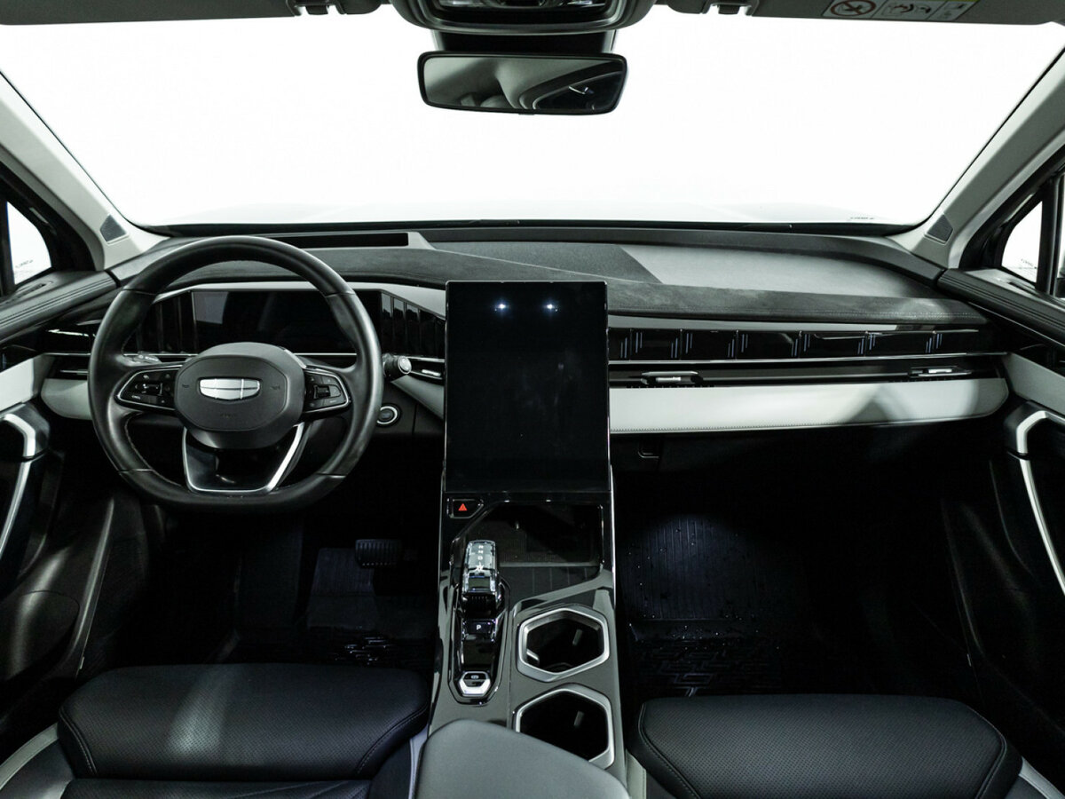 Geely Atlas с пробегом — 2024 год. Фото: #10