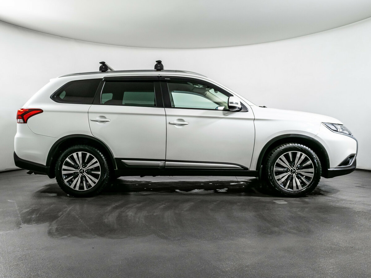Mitsubishi Outlander с пробегом — 2021 год. Фото: #3