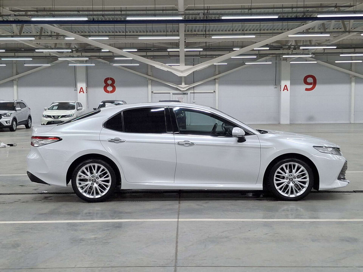 Toyota Camry с пробегом — 2020 год. Фото: #3