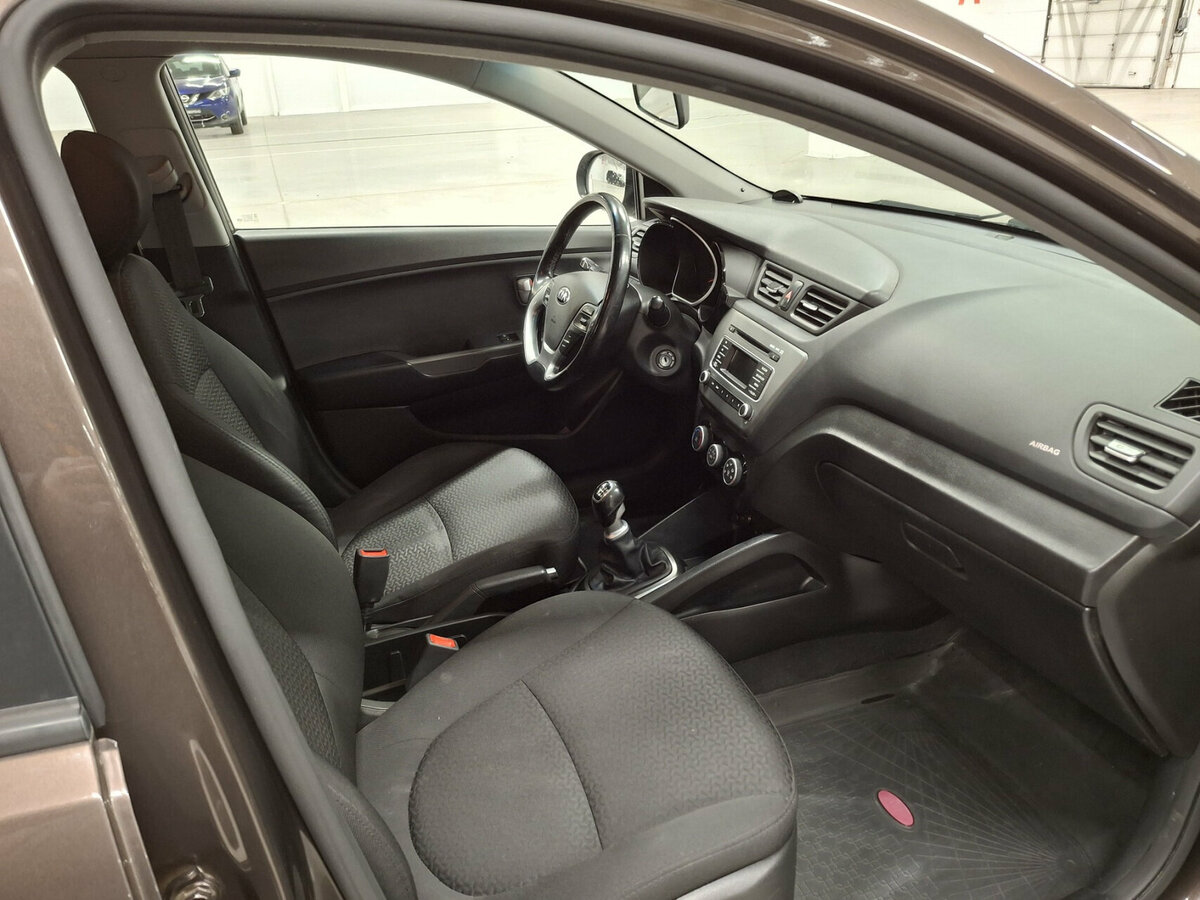Kia Rio с пробегом — 2017 год. Фото: #10