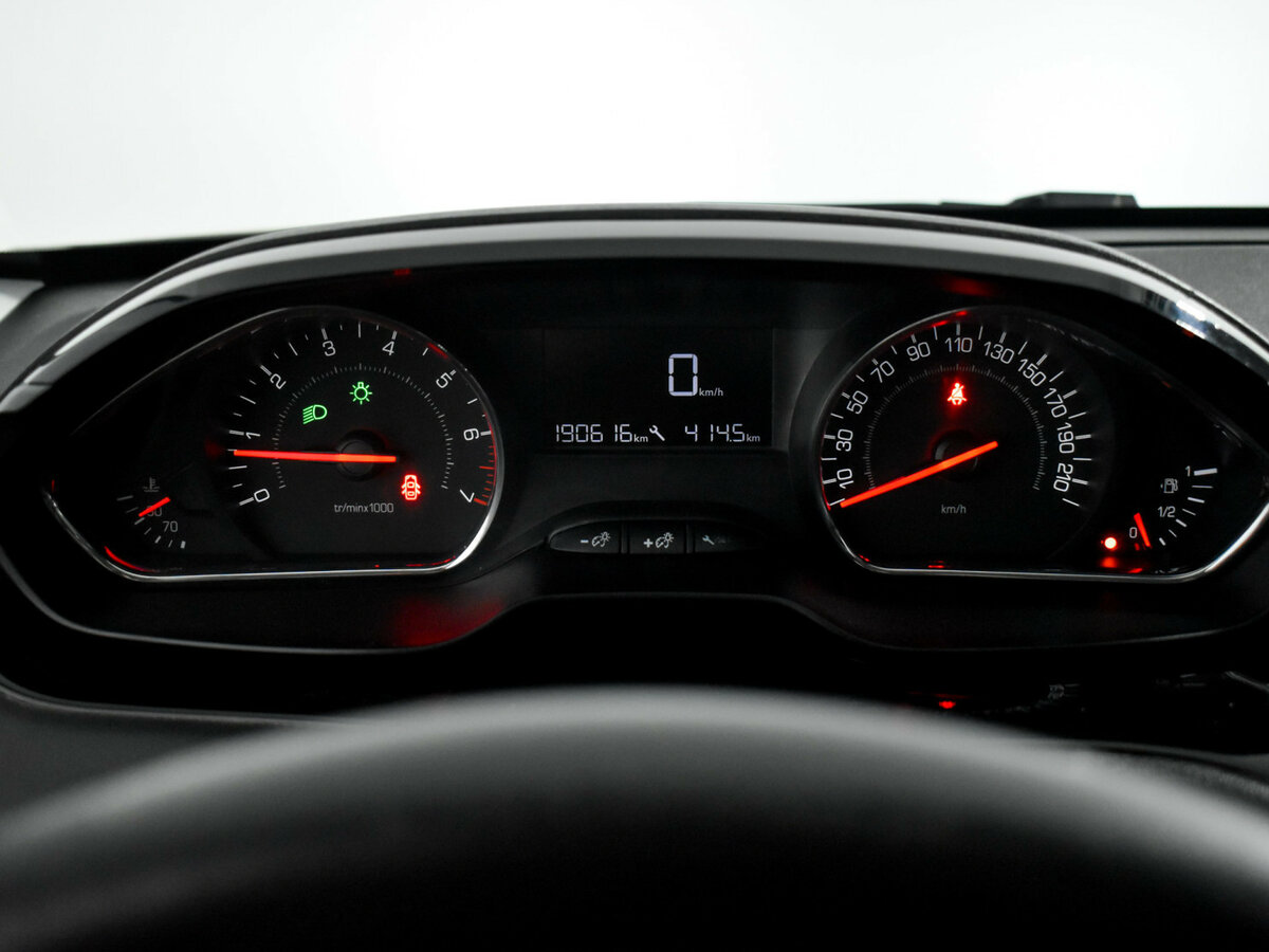 Peugeot 208 с пробегом — 2013 год. Фото: #16