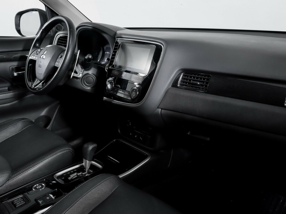 Mitsubishi Outlander с пробегом — 2018 год. Фото: #8