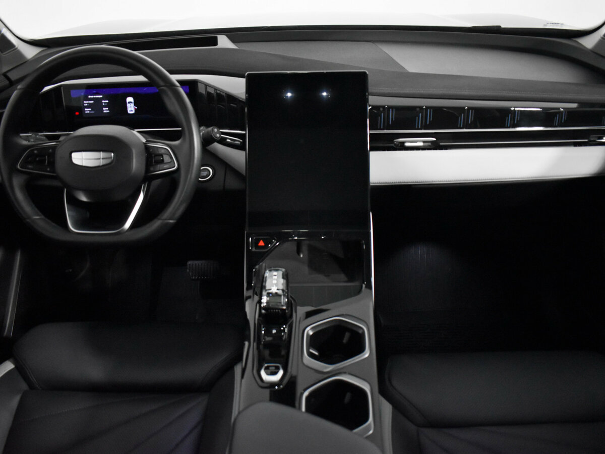 Geely Atlas с пробегом — 2024 год. Фото: #13