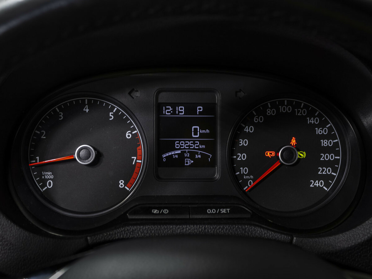 Volkswagen Polo с пробегом — 2016 год. Фото: #9