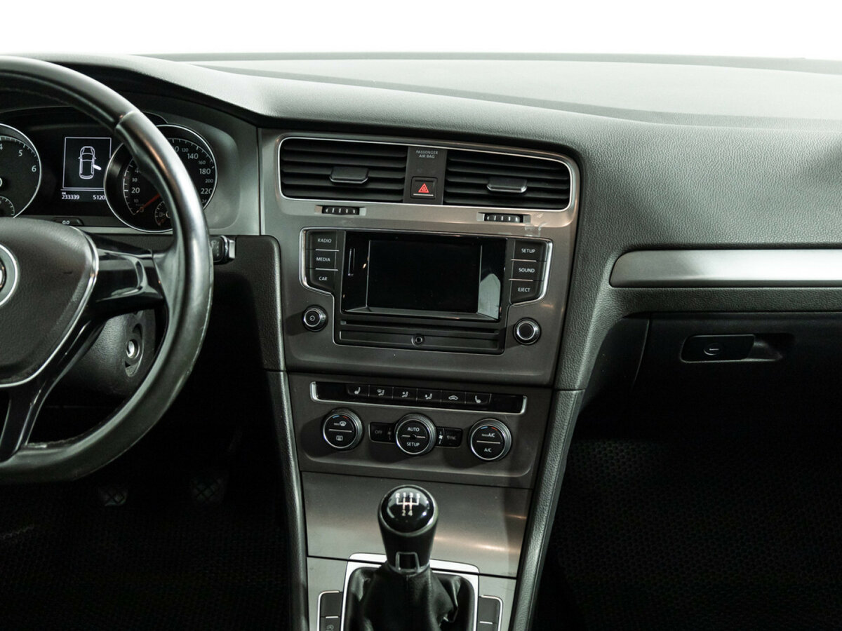 Volkswagen Golf с пробегом — 2013 год. Фото: #13