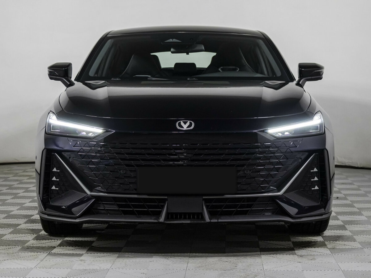 Changan UNI-V с пробегом — 2024 год. Фото: #1