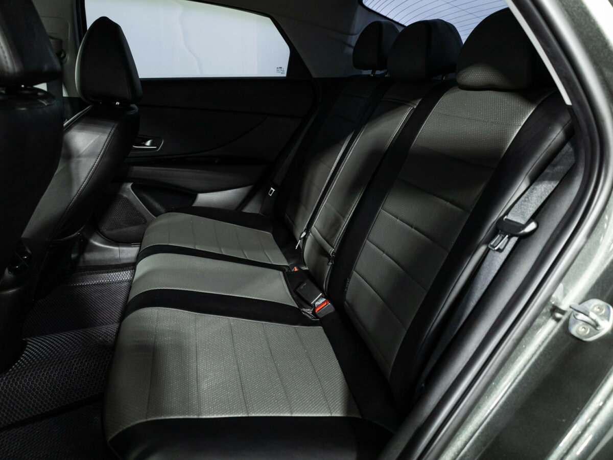 Hyundai Elantra с пробегом — 2022 год. Фото: #9