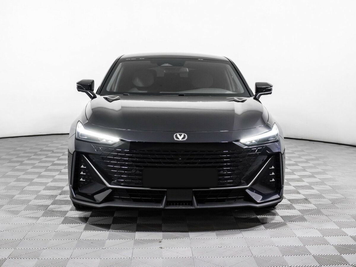 Changan UNI-V с пробегом — 2023 год. Фото: #1