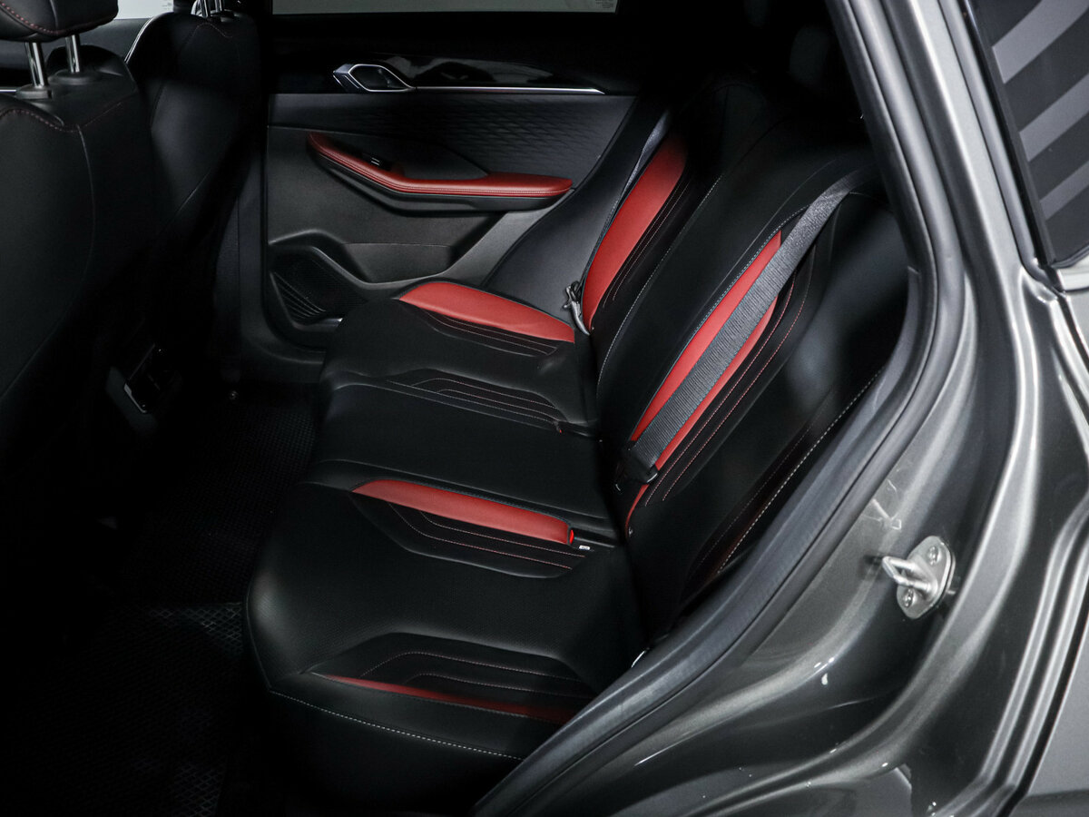 Geely Coolray с пробегом — 2024 год. Фото: #7