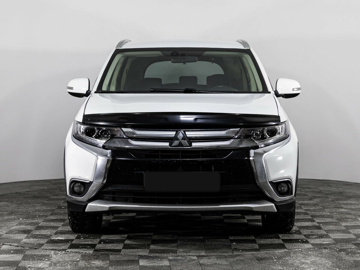 Mitsubishi Outlander с пробегом — 2017 год. Фото: #1