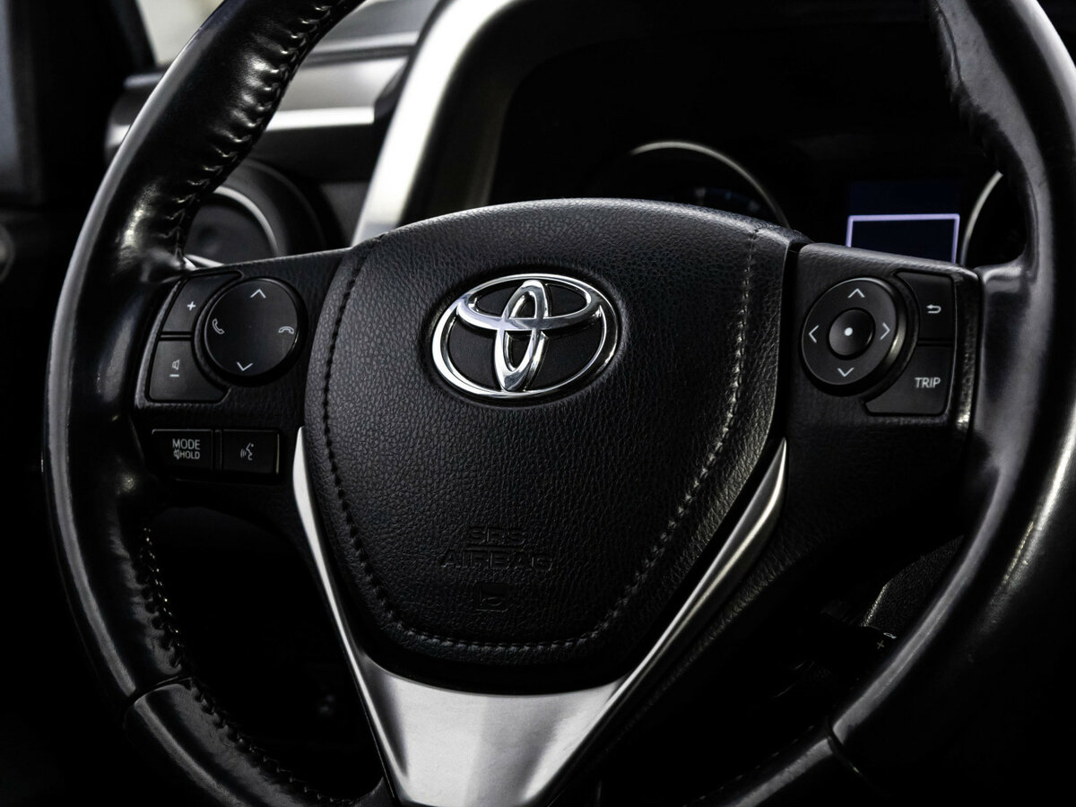 Toyota RAV4 с пробегом — 2018 год. Фото: #9