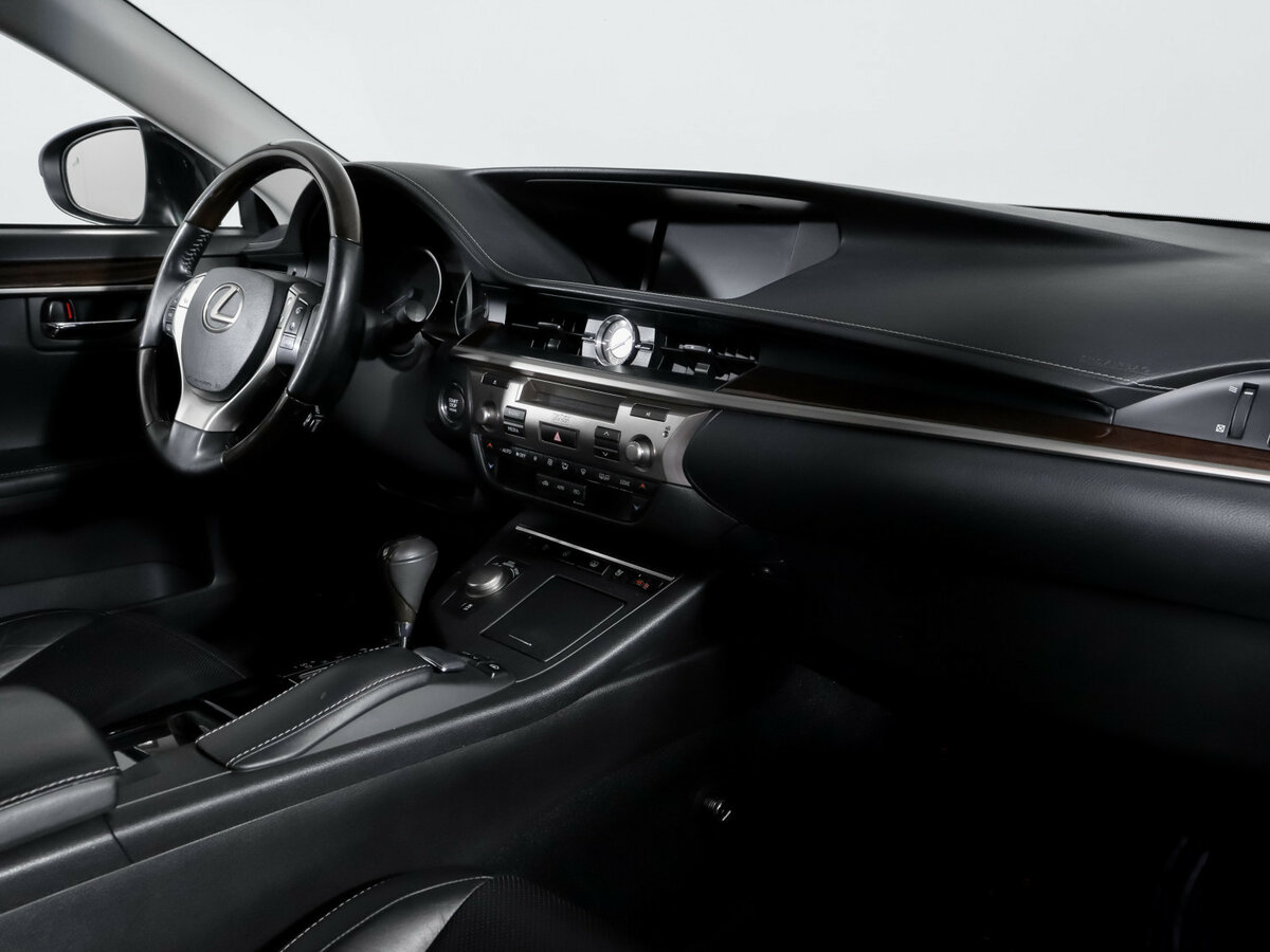 Lexus ES с пробегом — 2012 год. Фото: #8