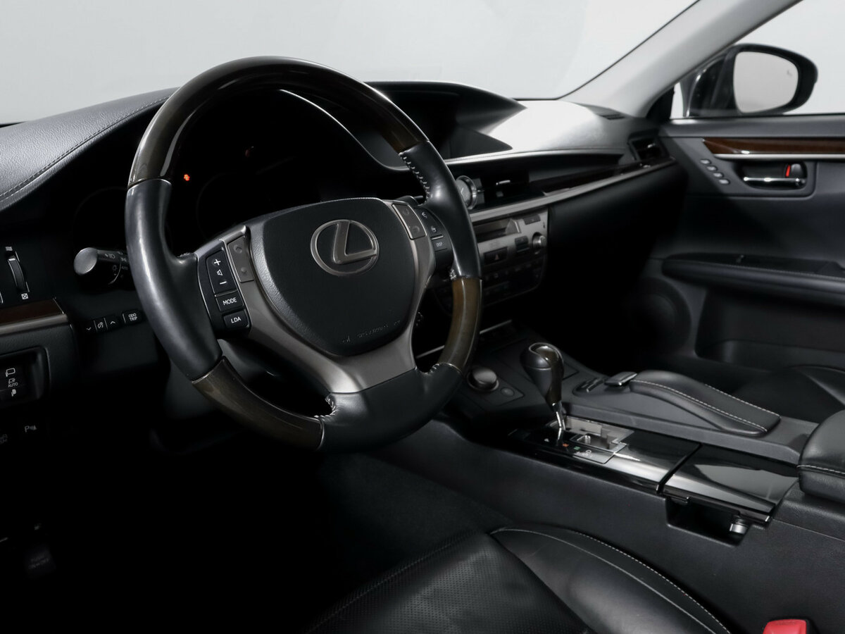 Lexus ES с пробегом — 2012 год. Фото: #12