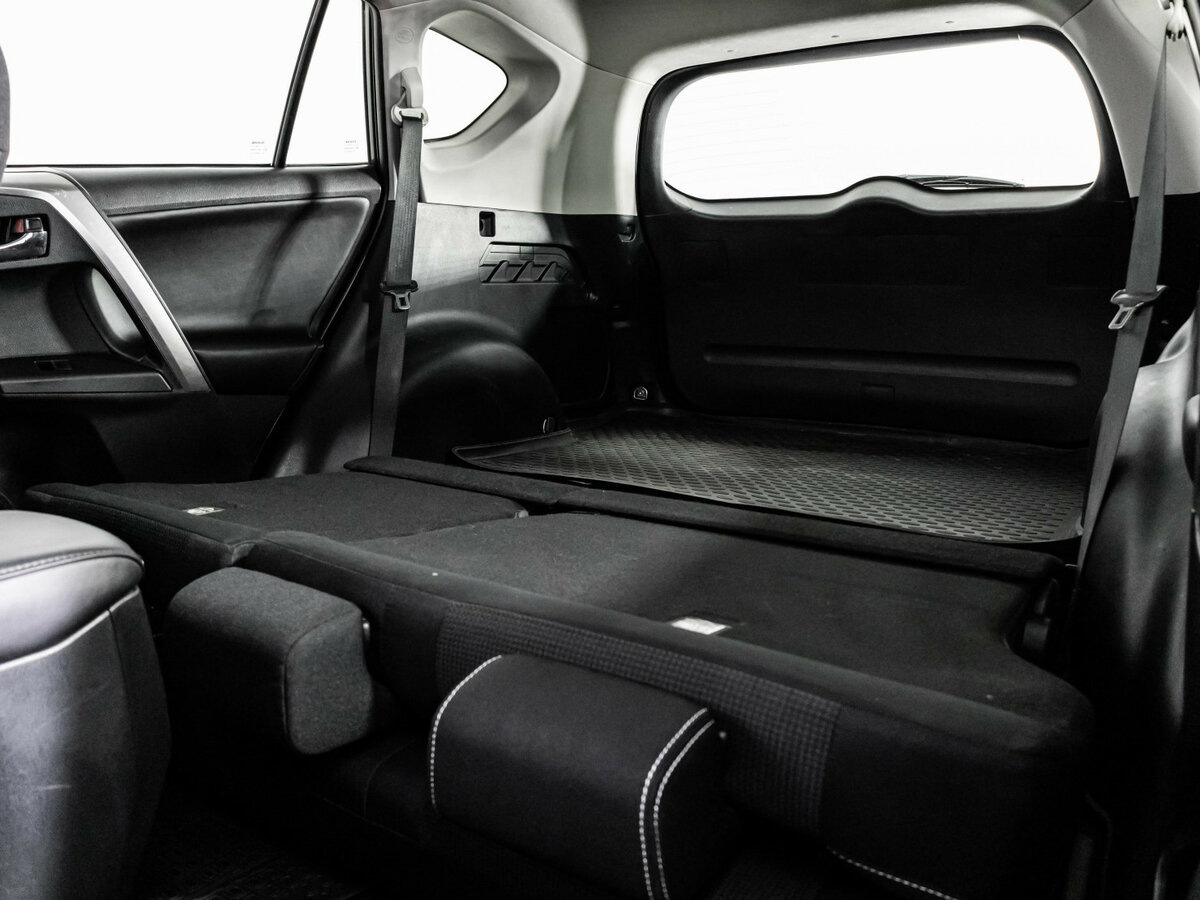 Toyota RAV4 с пробегом — 2018 год. Фото: #18