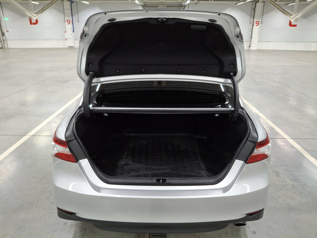 Toyota Camry с пробегом — 2018 год. Фото: #8