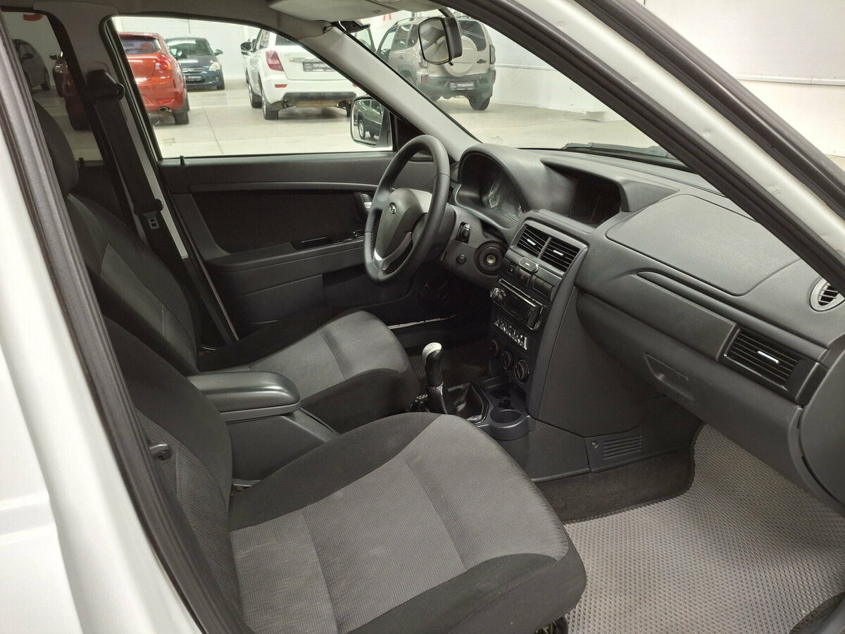 Lada (ВАЗ) Priora с пробегом — 2017 год. Фото: #10