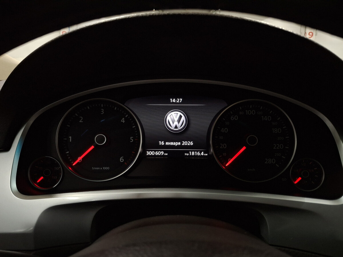 Volkswagen Touareg с пробегом — 2013 год. Фото: #12